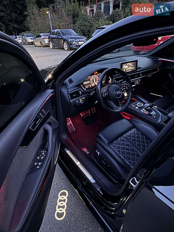 Седан Audi S4 2019 в Киеве