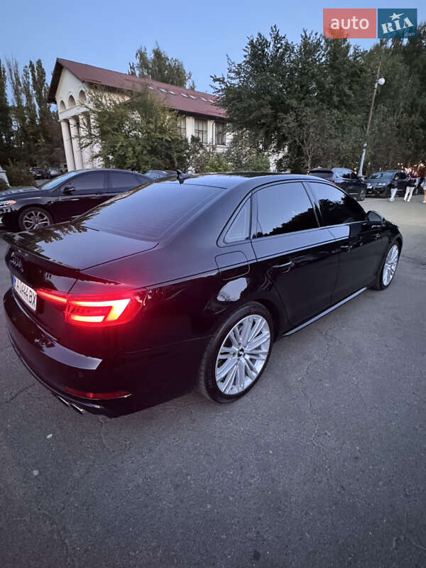 Седан Audi S4 2019 в Киеве