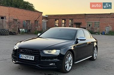 Седан Audi S4 2015 в Валках