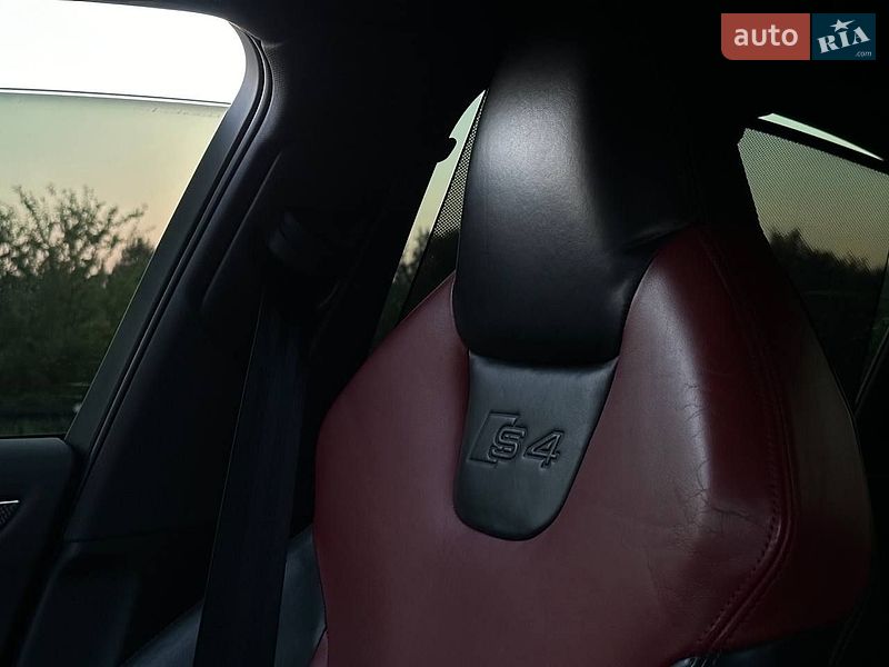 Седан Audi S4 2011 в Коломые