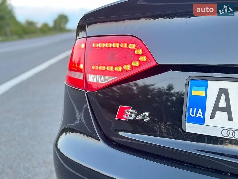 Седан Audi S4 2011 в Коломые