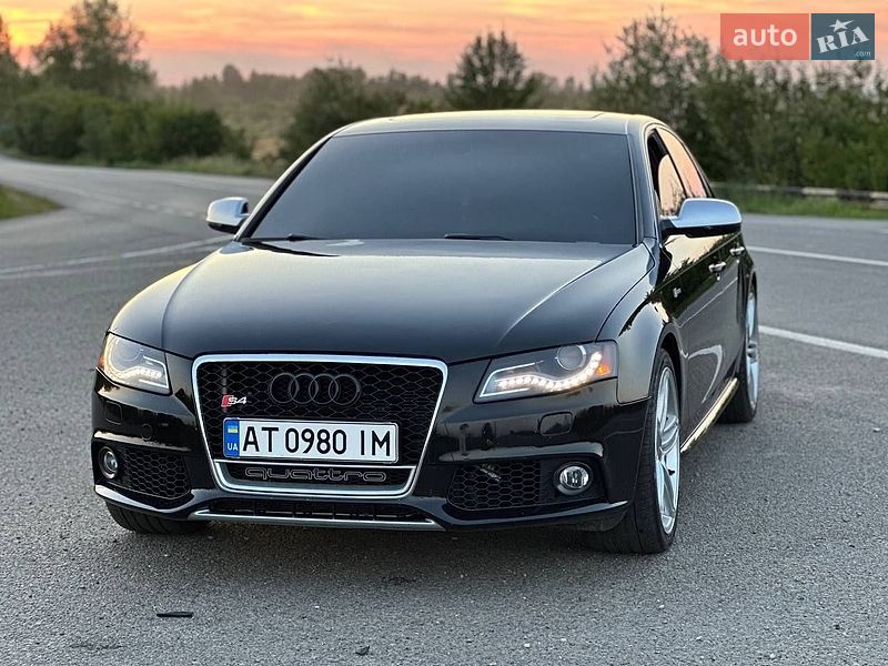 Седан Audi S4 2011 в Коломые