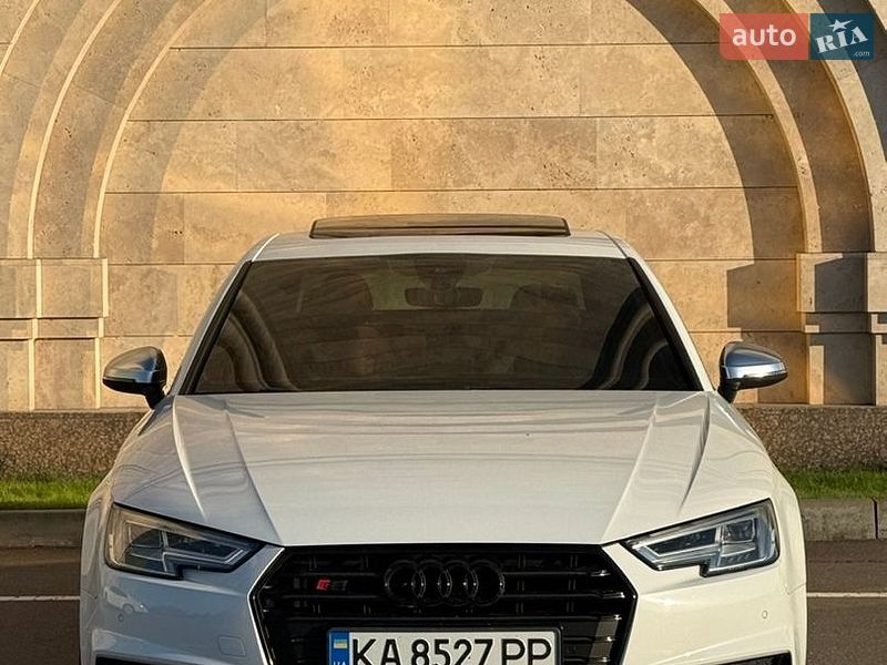 Седан Audi S4 2017 в Киеве