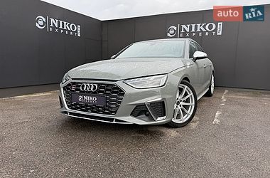 Седан Audi S4 2022 в Львове