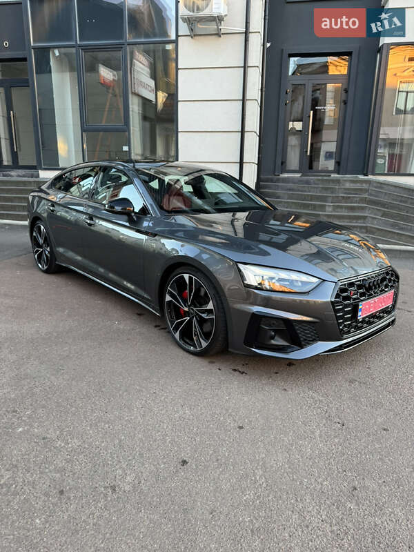 Лифтбек Audi S5 Sportback