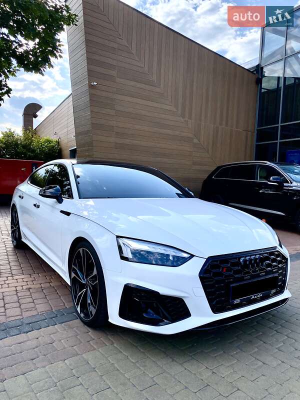 Лифтбек Audi S5