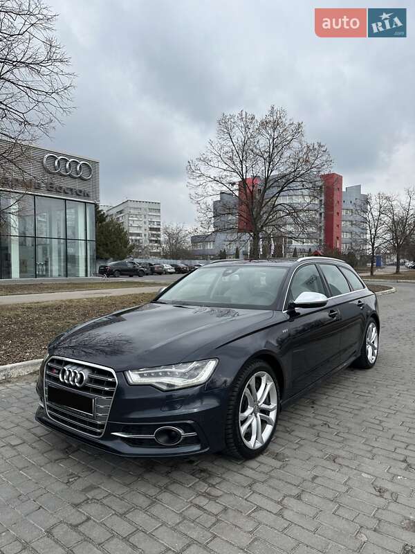 Универсал Audi S6