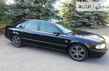 Audi S8  2000