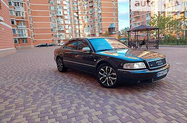 Audi S8  2000