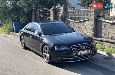 Audi S8  2013