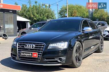 Audi S8  2013