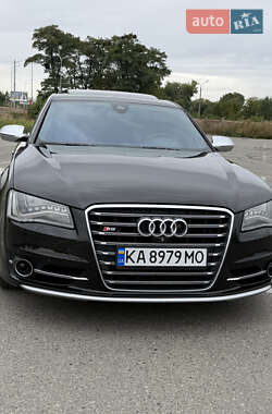 Audi S8  2013