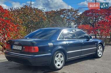 Audi S8  2000