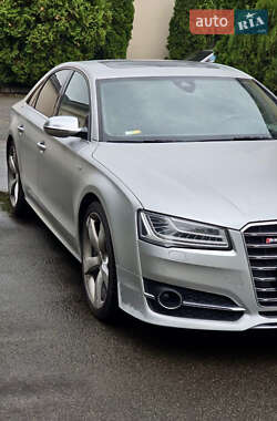 Audi S8  2014