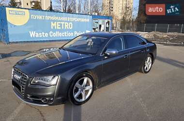 Audi S8  2013