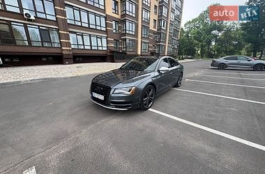 Audi S8  2012