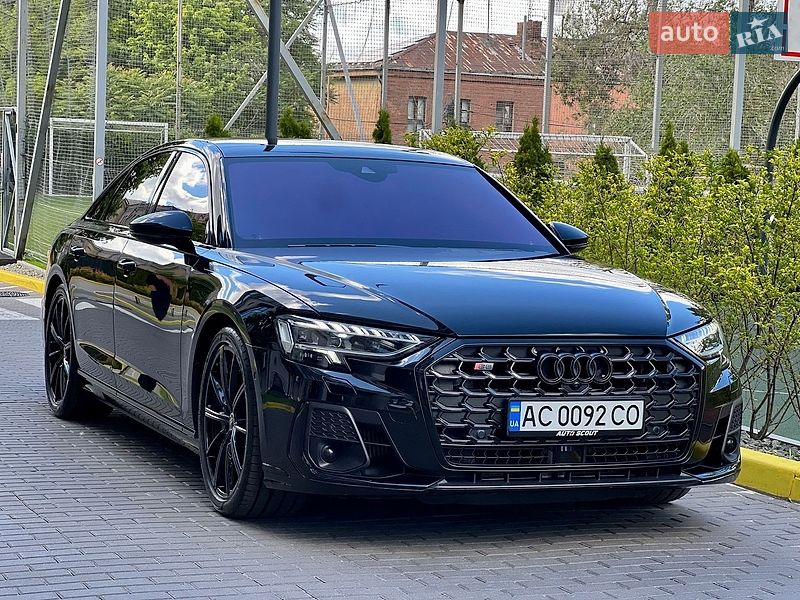 Audi S8
