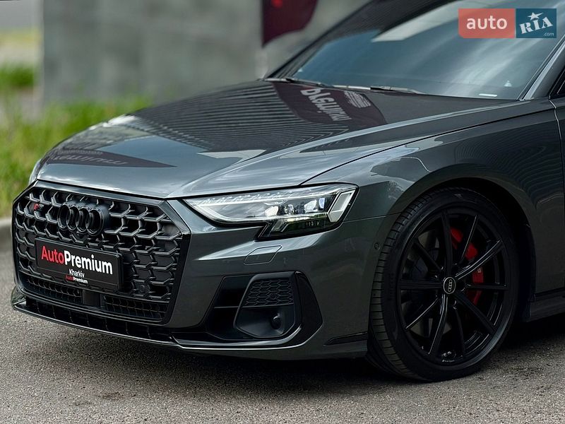 Седан Audi S8 2022 в Харькове