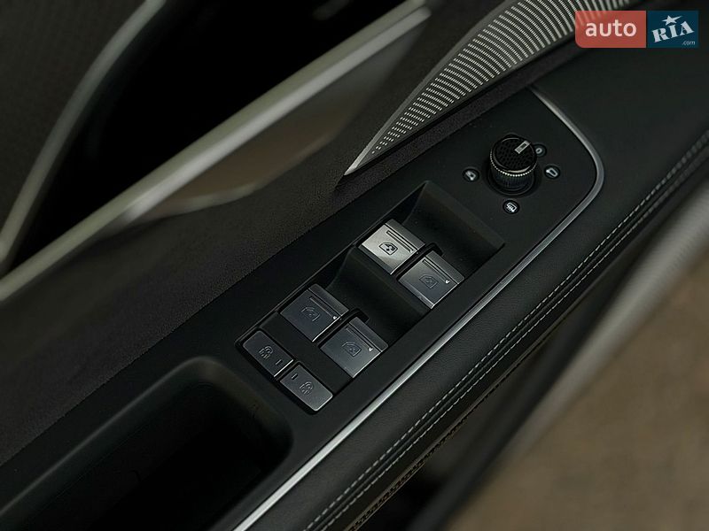 Седан Audi S8 2022 в Харькове