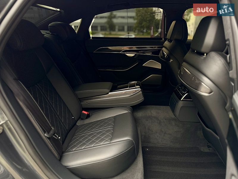 Седан Audi S8 2022 в Харькове