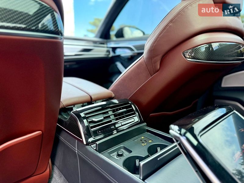 Седан Audi S8 2024 в Львове фото 75 Седан Audi S8 2024 в Львове