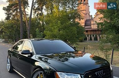 Audi S8  2014