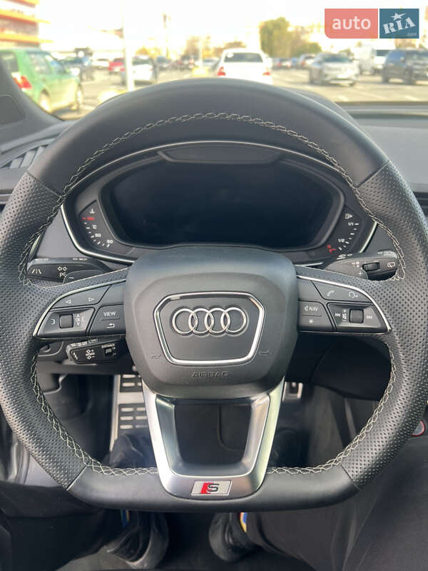 Позашляховик / Кросовер Audi SQ5 2017 в Чернівцях