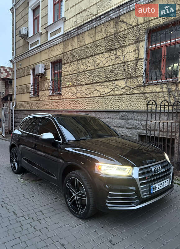 Внедорожник / Кроссовер Audi SQ5