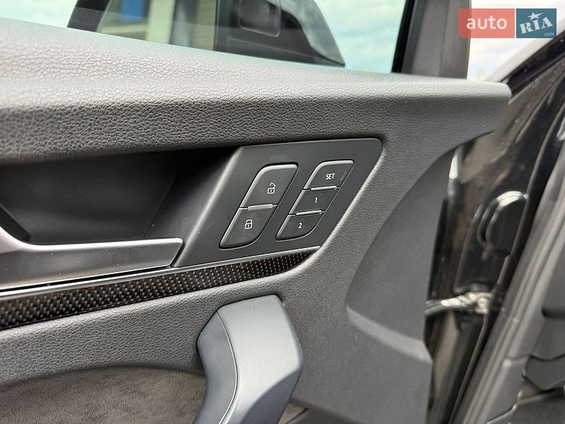 Внедорожник / Кроссовер Audi SQ5 2019 в Днепре