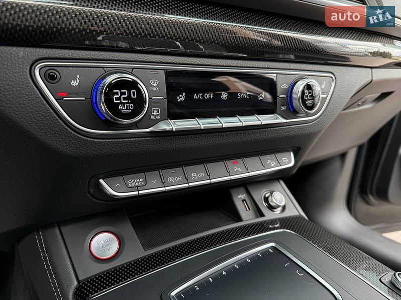 Внедорожник / Кроссовер Audi SQ5 2019 в Днепре