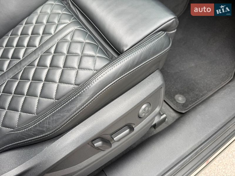 Внедорожник / Кроссовер Audi SQ5 2019 в Днепре