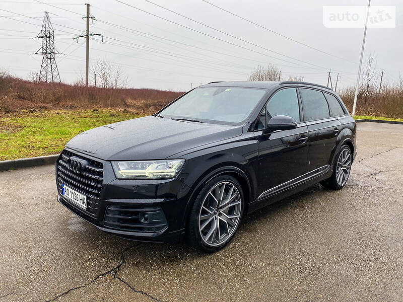 Позашляховик / Кросовер Audi SQ7