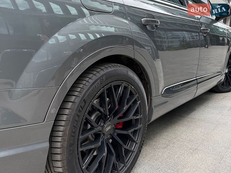 Внедорожник / Кроссовер Audi SQ7 2017 в Киеве