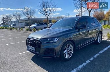 Audi SQ7  2021