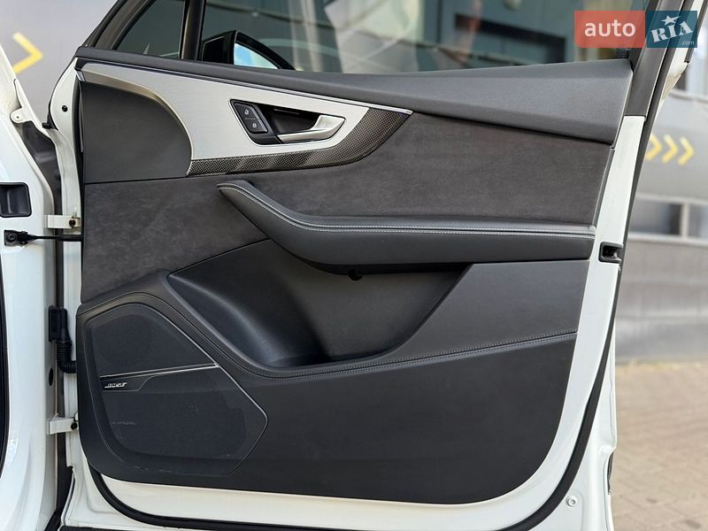 Внедорожник / Кроссовер Audi SQ7 2017 в Киеве фото 87 Внедорожник / Кроссовер Audi SQ7 2017 в Киеве