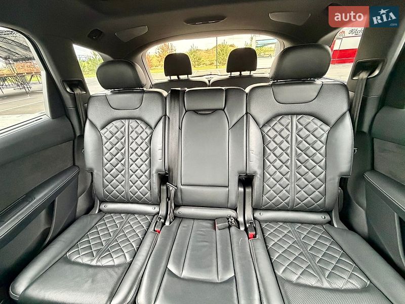 Позашляховик / Кросовер Audi SQ7 2021 в Рівному