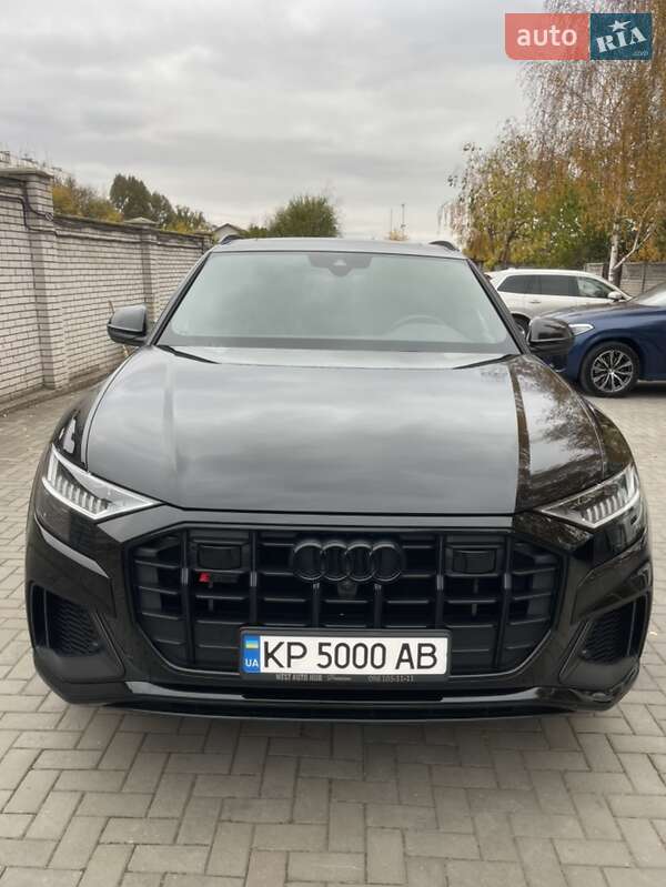 Позашляховик / Кросовер Audi SQ8