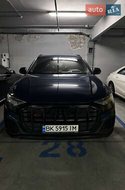 Audi SQ8  2021