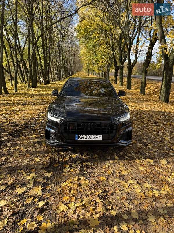 Позашляховик / Кросовер Audi SQ8
