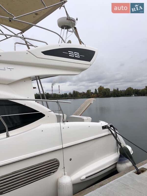 Моторна яхта Azimut Flybridge-Range 2011 в Києві