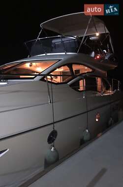 Моторна яхта Azimut Flybridge-Range 2011 в Києві