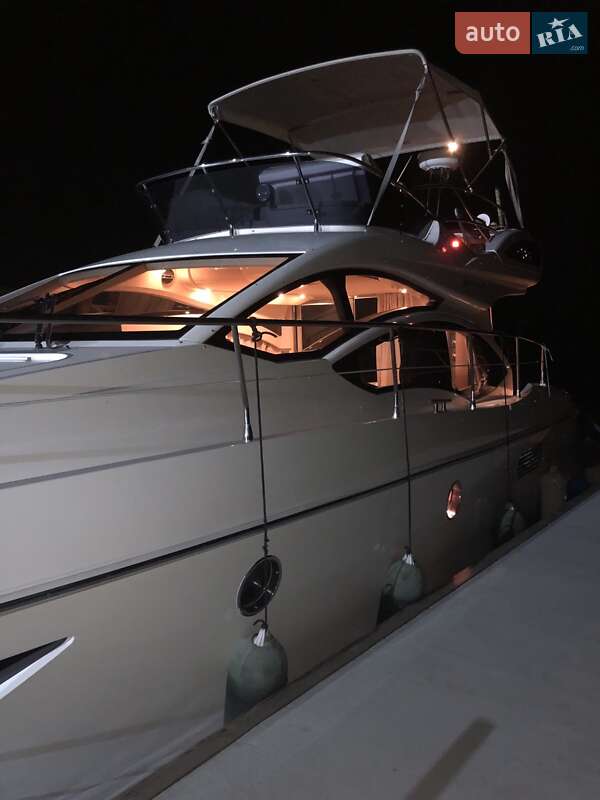 Моторна яхта Azimut Flybridge-Range 2011 в Києві