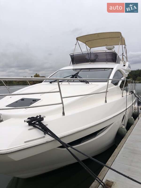 Моторна яхта Azimut Flybridge-Range 2011 в Києві