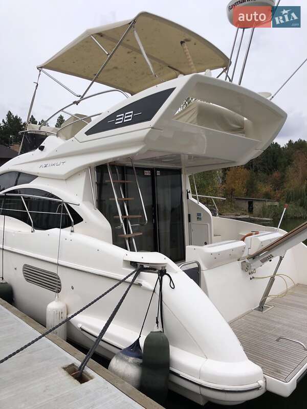 Моторна яхта Azimut Flybridge-Range 2011 в Києві