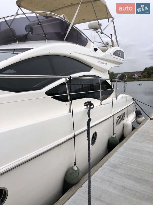 Моторна яхта Azimut Flybridge-Range 2011 в Києві