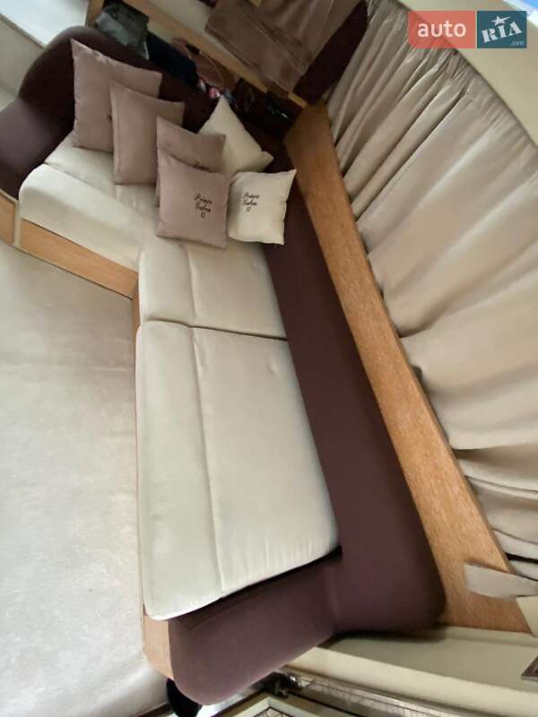 Моторна яхта Azimut Flybridge-Range 2011 в Києві