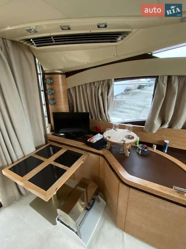 Моторна яхта Azimut Flybridge-Range 2011 в Києві