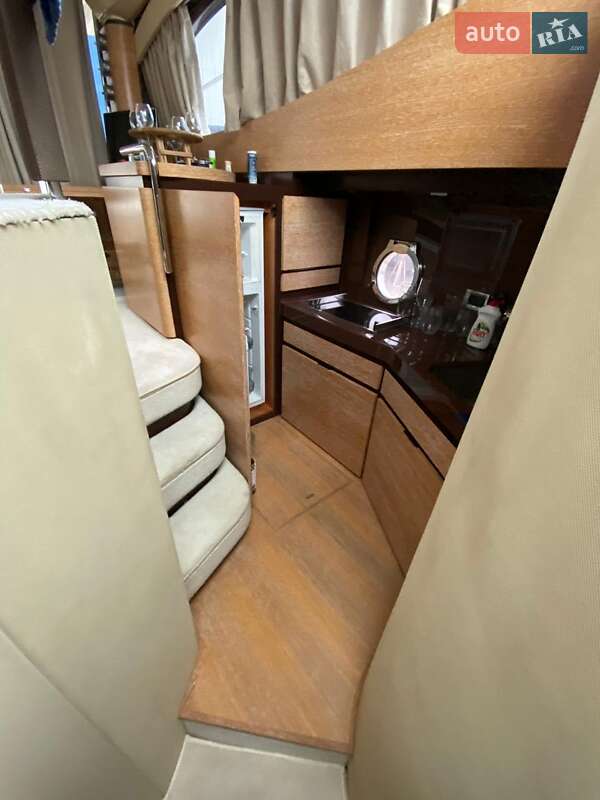 Моторна яхта Azimut Flybridge-Range 2011 в Києві