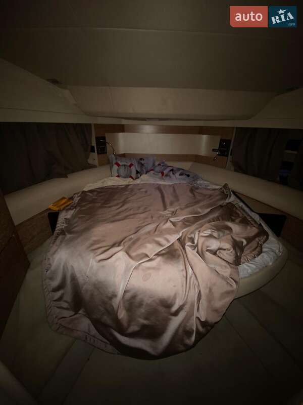 Моторна яхта Azimut Flybridge-Range 2011 в Києві