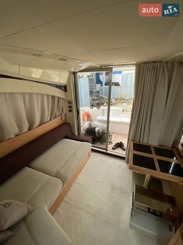 Моторна яхта Azimut Flybridge-Range 2011 в Києві